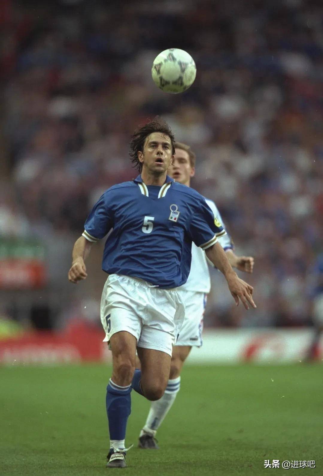 意大利队斩获欧洲杯冠军,掀起全国狂欢 意大利队斩获欧洲杯冠军,掀起全国狂欢