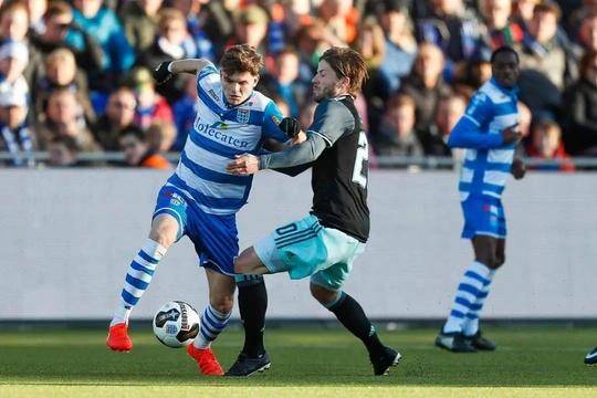 关于柏林赫塔中场配合默契，取得连胜的信息