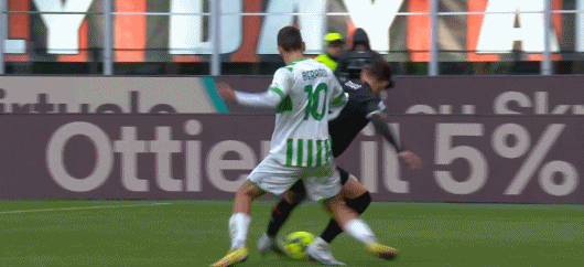 包含贝拉内加犀利突破，为球队带来破门良机的词条