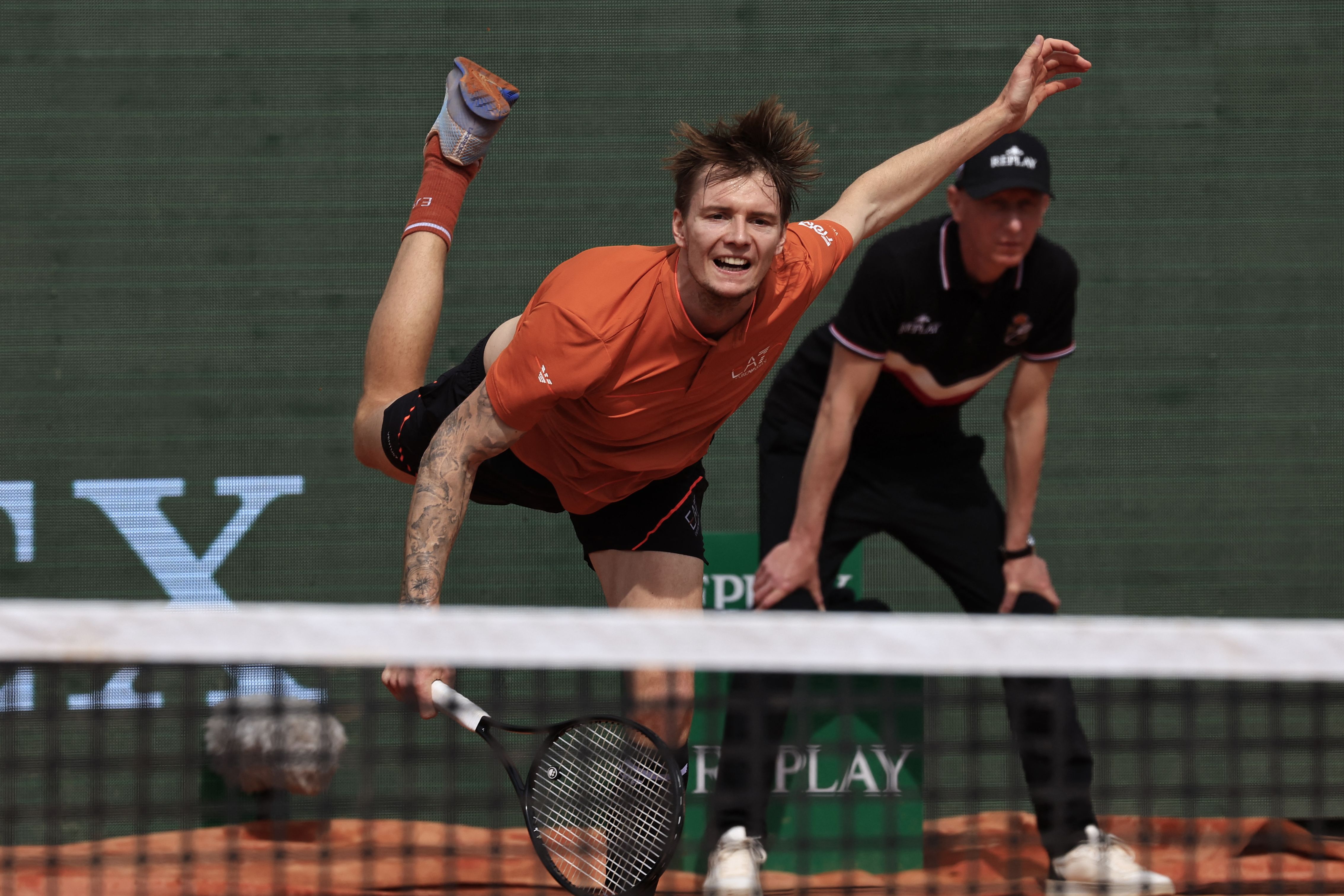 ATP总决赛险胜蒙特卡洛大师赛，兹维列夫统治全场的简单介绍