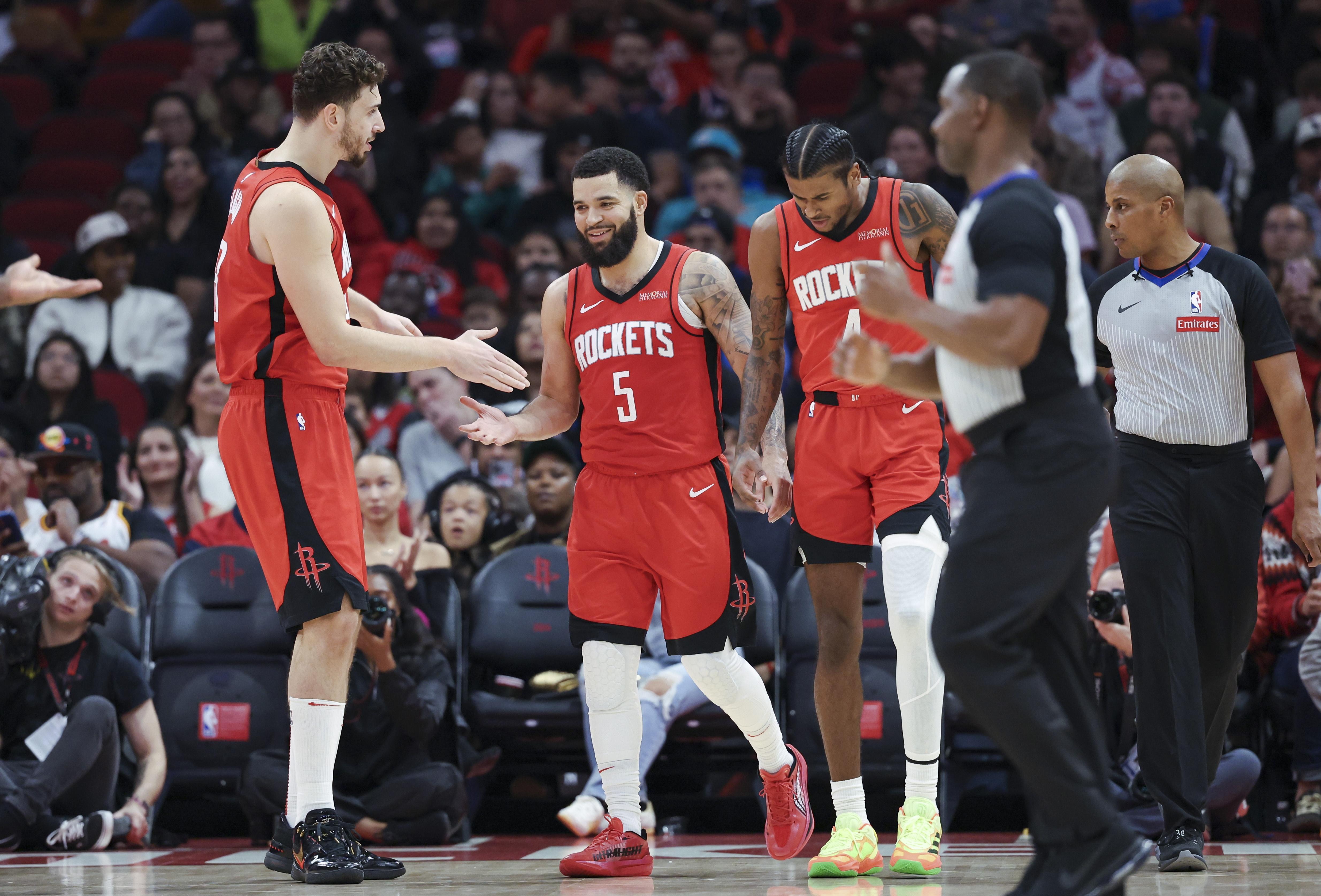 关于火箭力克山东队，西亚卡姆状态火热的信息